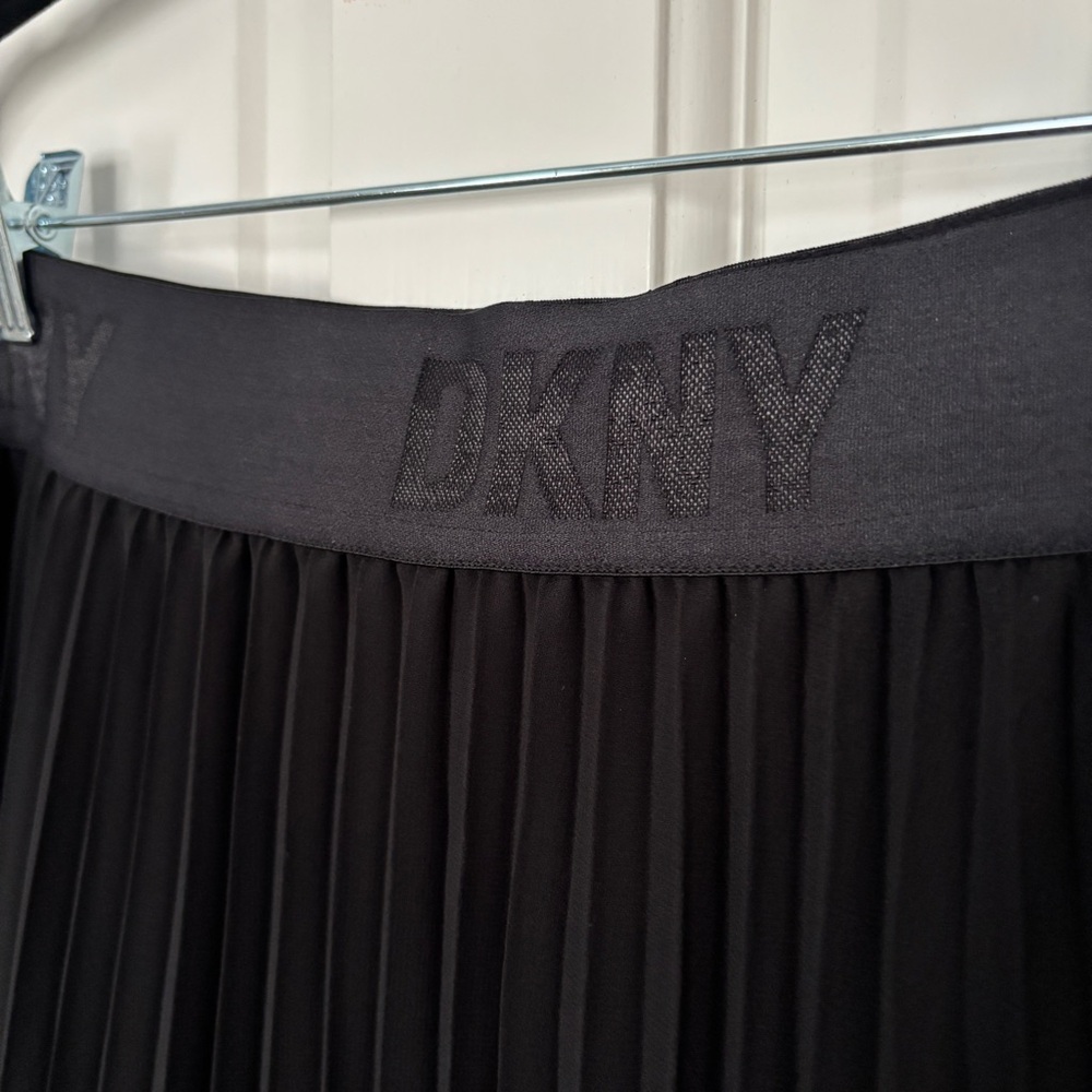DKNY black sheer pleated skirt - Picture 3 of 10
